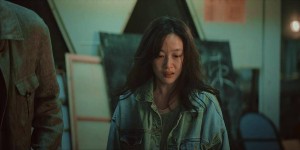 刘美含主演电影《逆行人生》正在热映 首挑母亲角色反差感十足